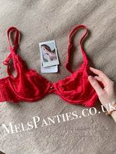 Load image into Gallery viewer, Used red bra